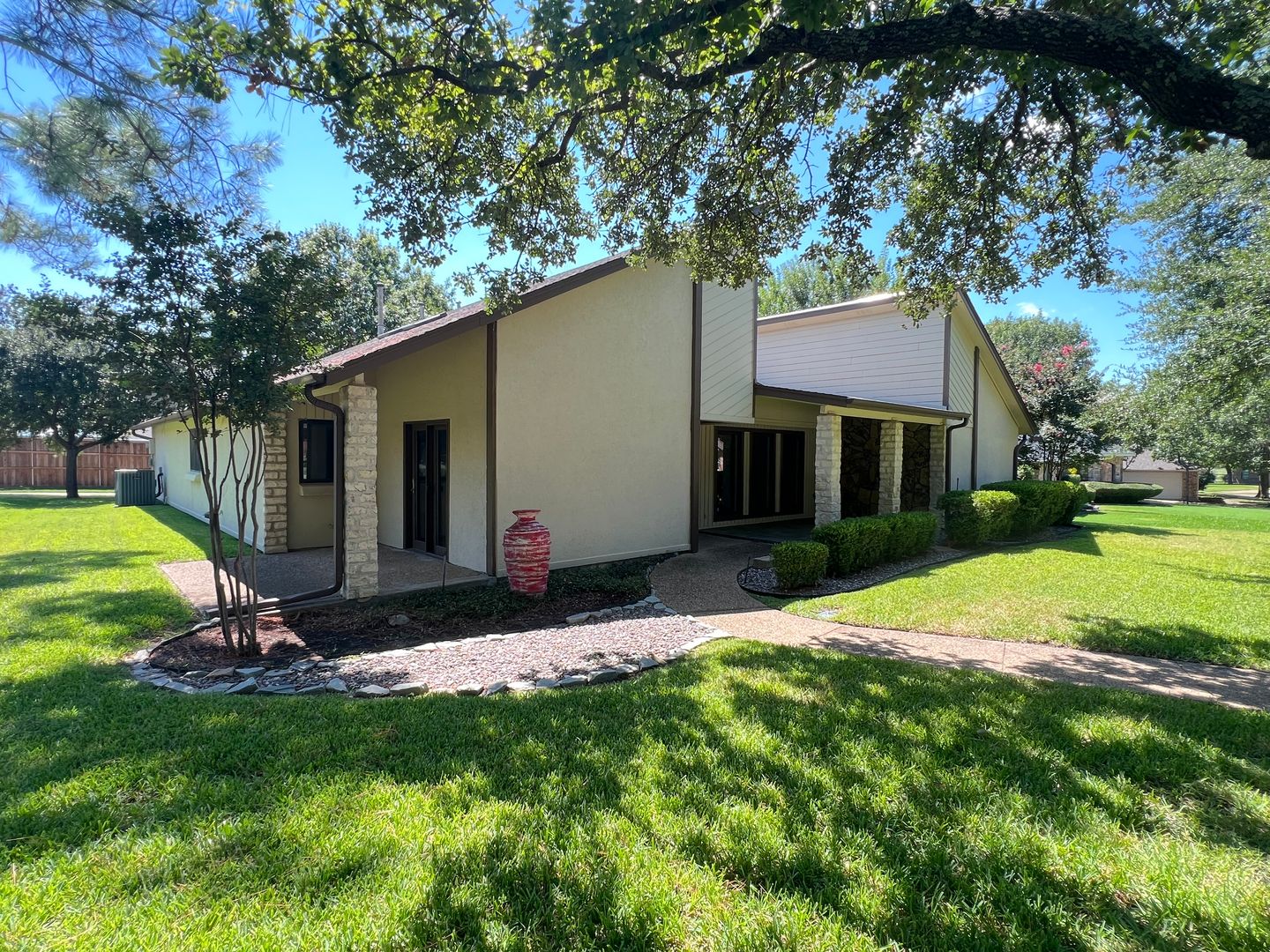 Rockwall House: 1720 Plummer Drive