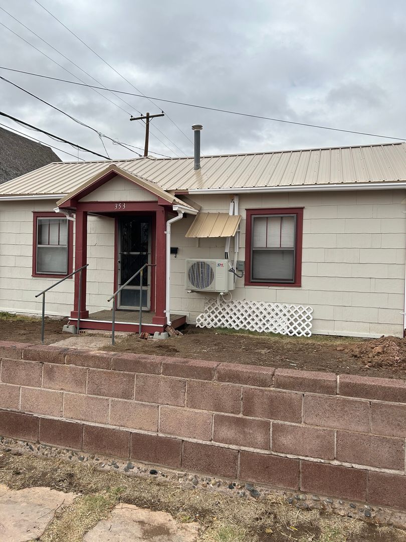 Holbrook House: 353 N 1st Ave