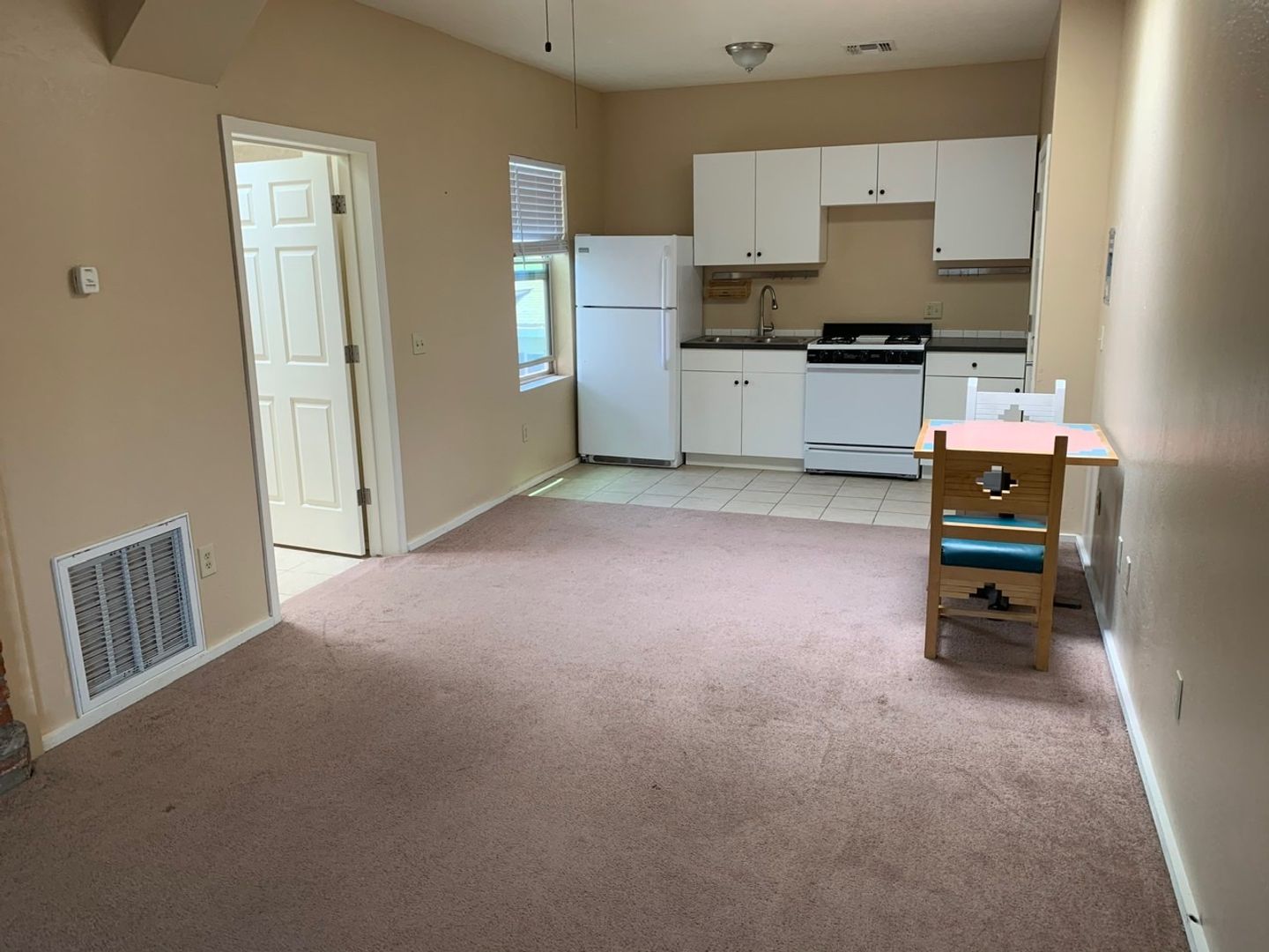 Williams Apartment: 116 S 2nd St