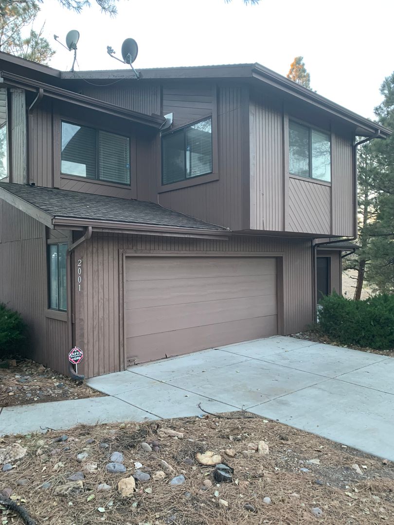 Flagstaff House: 2001 N Chipmunk Ct. - PM 1211