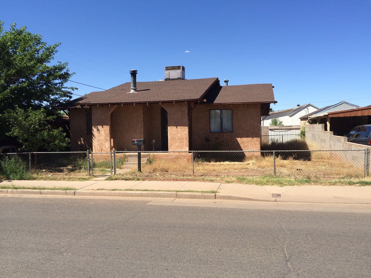 WINSLOW House: 214 W CHERRY ST.