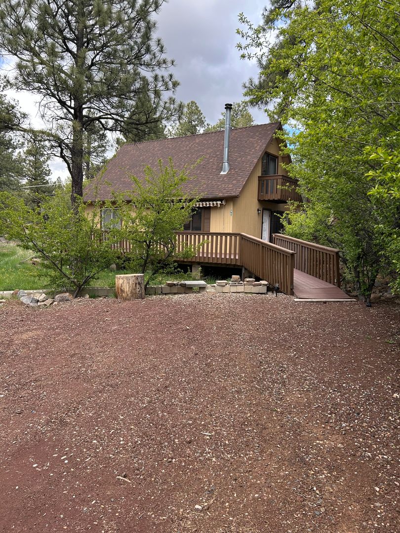 Munds Park House: 700 E Reindeer Drive