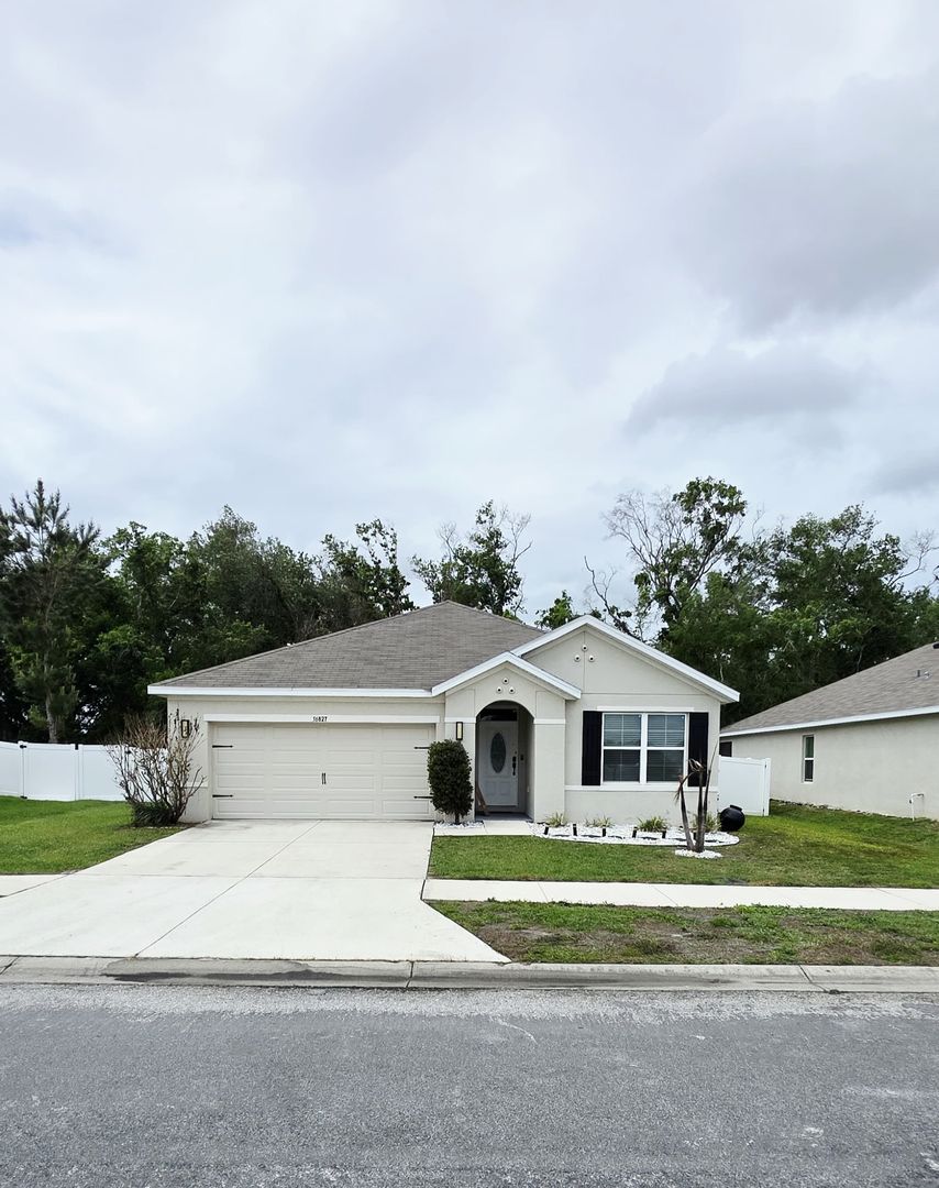 Zephyrhills House: 36827 Goffaux Loop