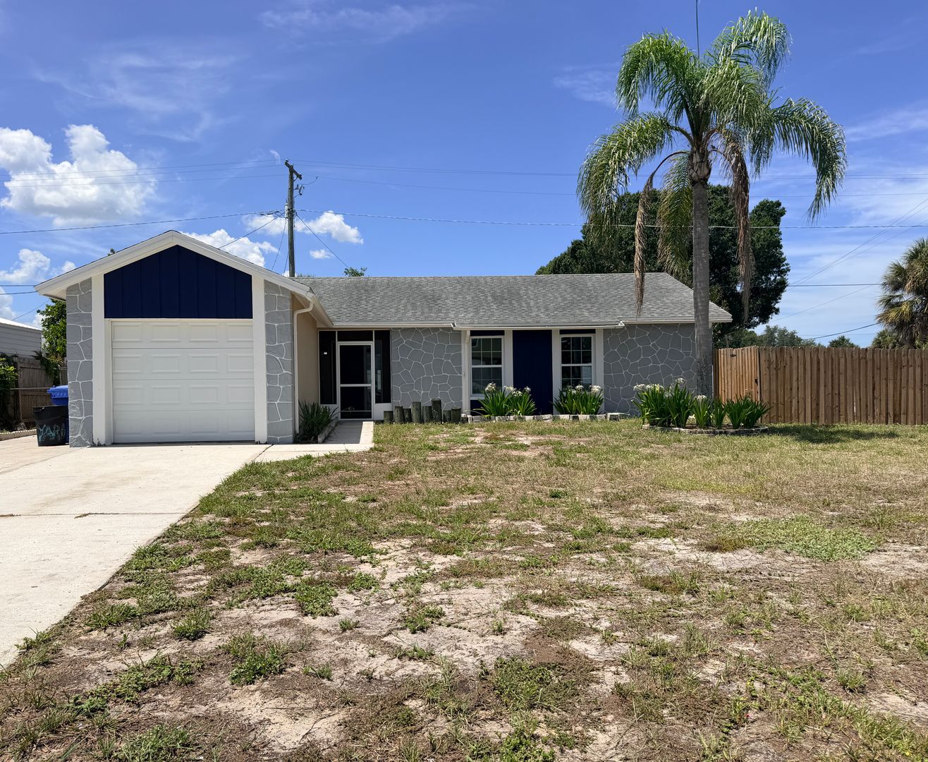 Apollo Beach House: 208 Flamingo Dr.