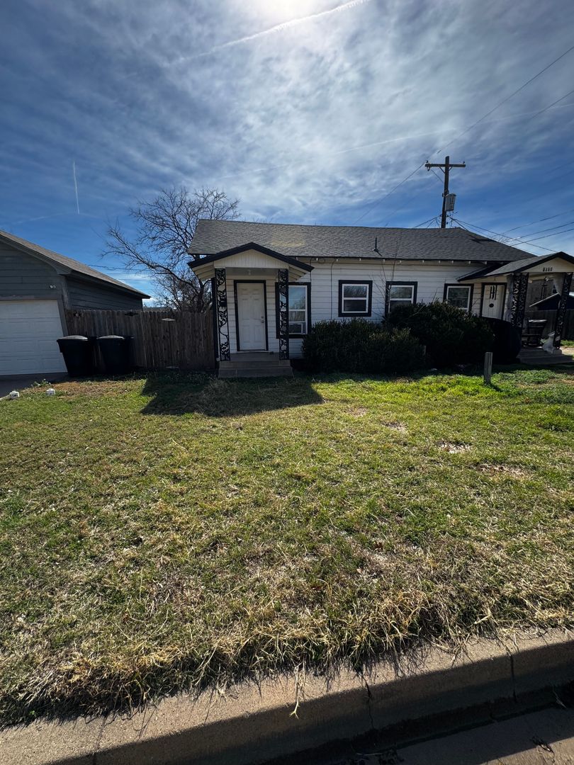 Abilene House: 1601 S. 6th