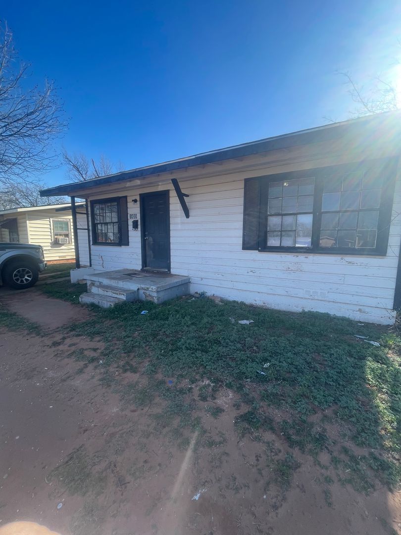 Abilene House: 1433 N. Mockingbird