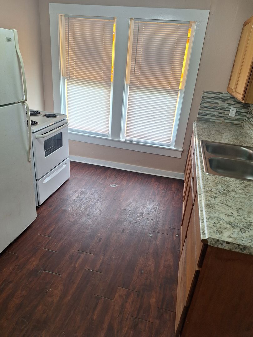 Abilene House: 1942 State Apt D