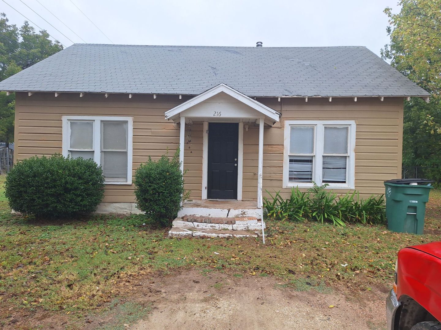 Clyde House: 216 N 2nd St.