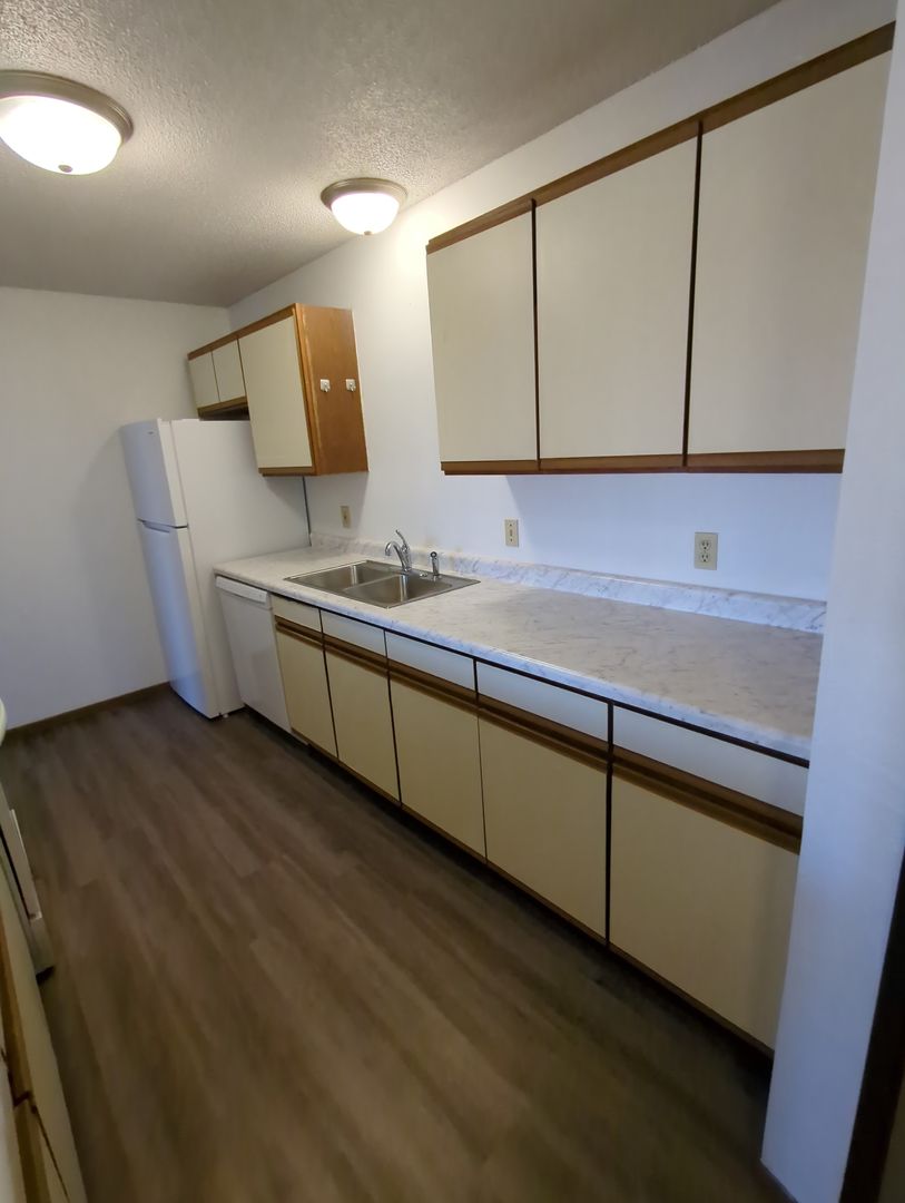 St Cloud Apartment: 230 2nd St NE