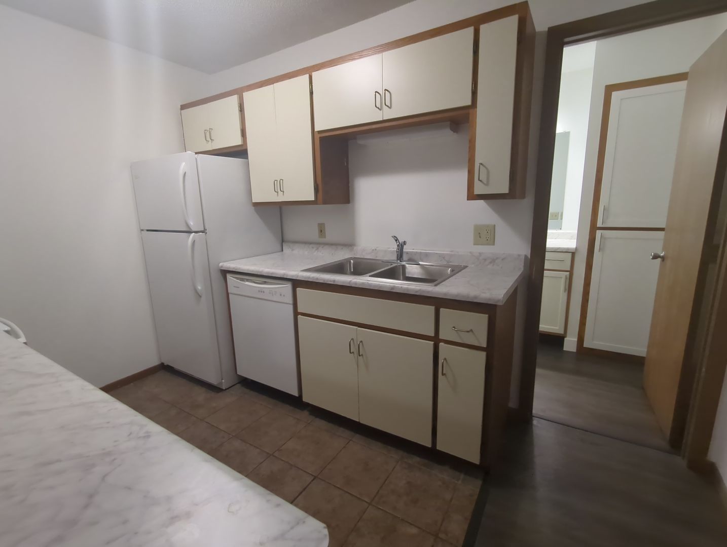 St. Cloud Apartment: 28 3rd Ave NE