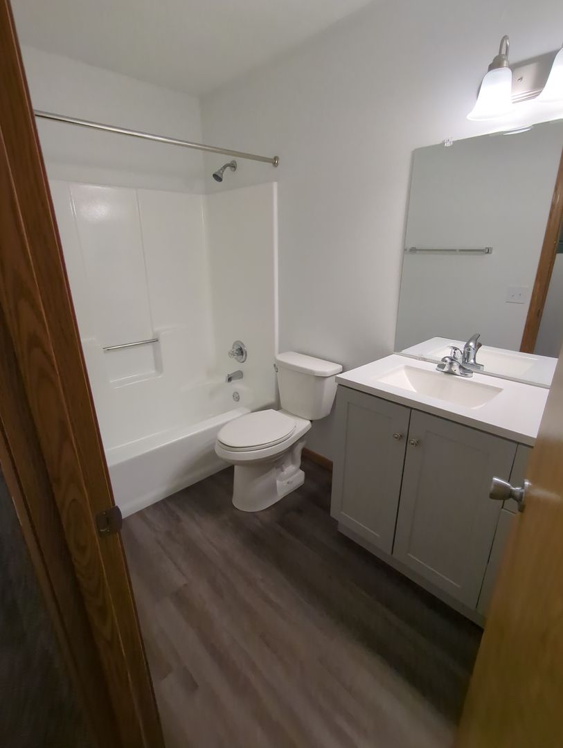 St. Cloud Apartment: 28 3rd Ave NE