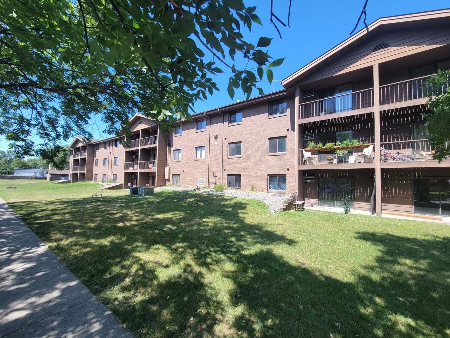 St. Cloud Apartment: 28 3rd Ave NE