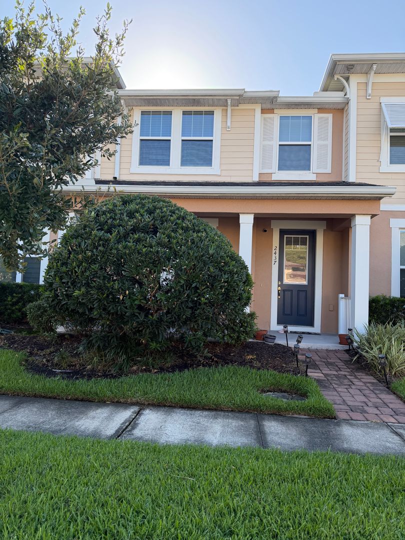 Kissimmee Townhome: 2437 Varenna Loop