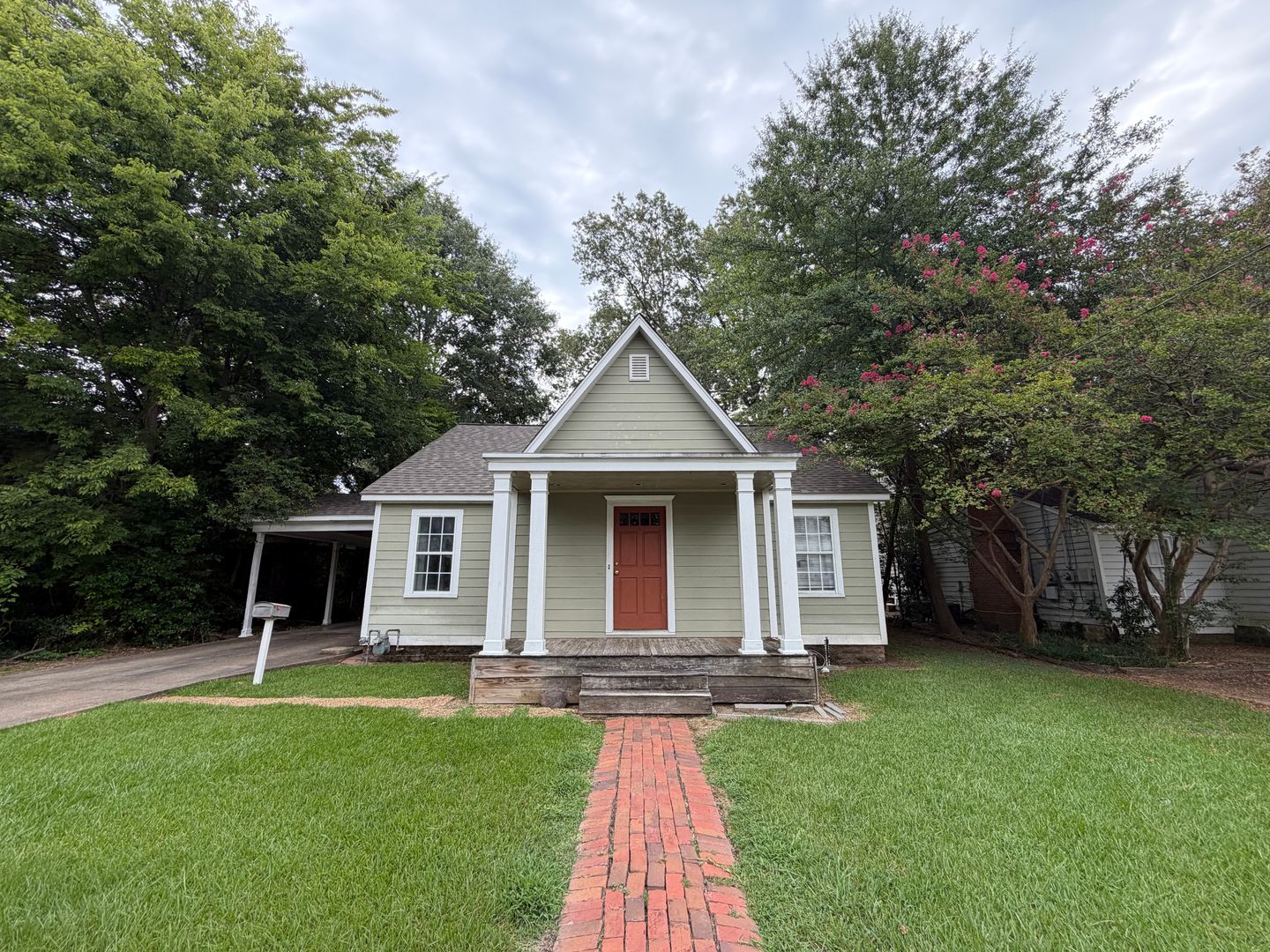 Starkville House: 207 Goodman Place