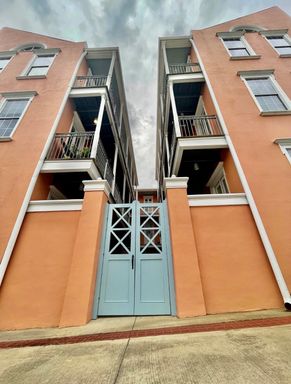 513 University Dr. #14- one bed one bath unit