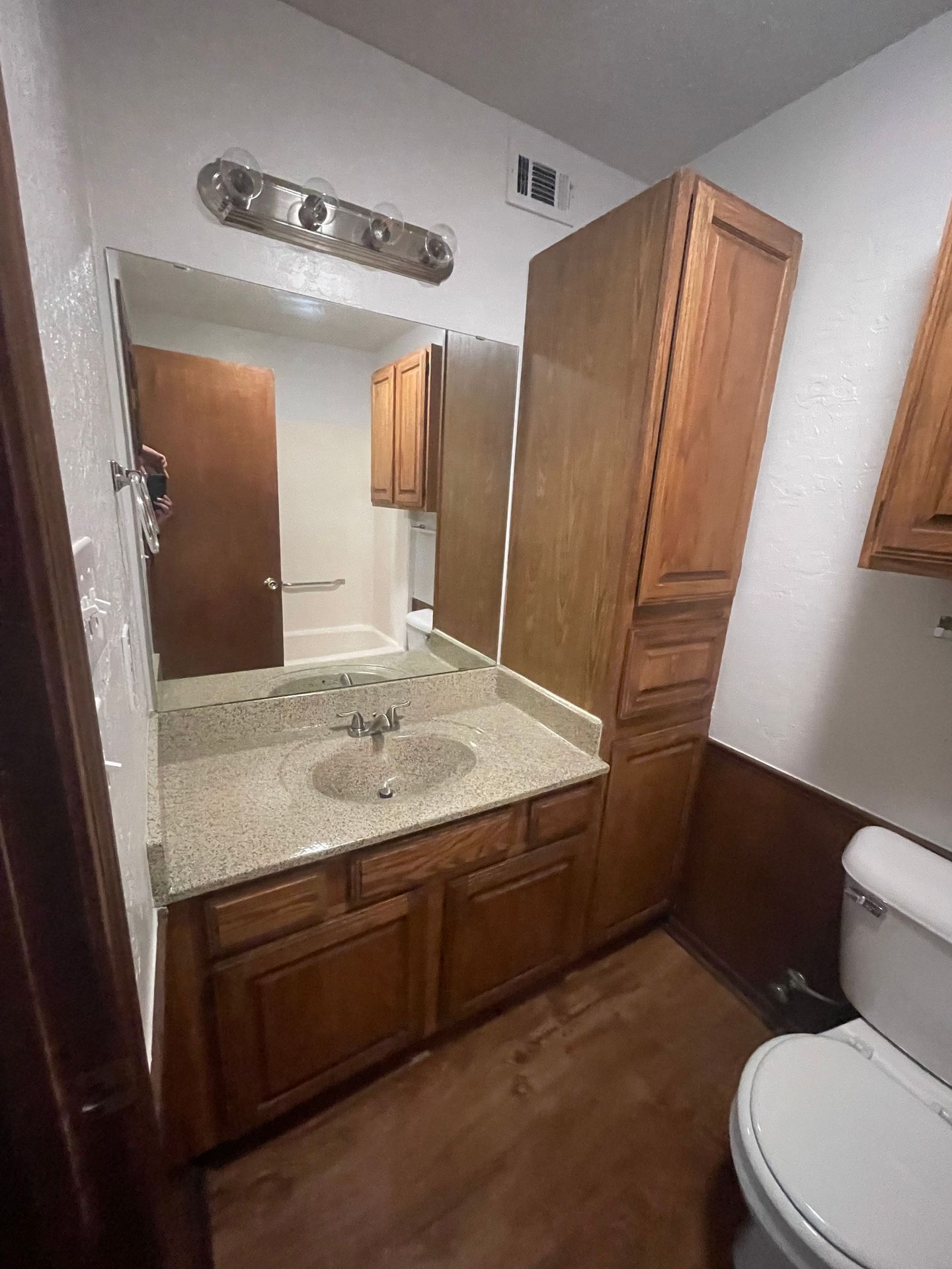 Lawton Apartment: 4101- 4201 SE Camelot Dr