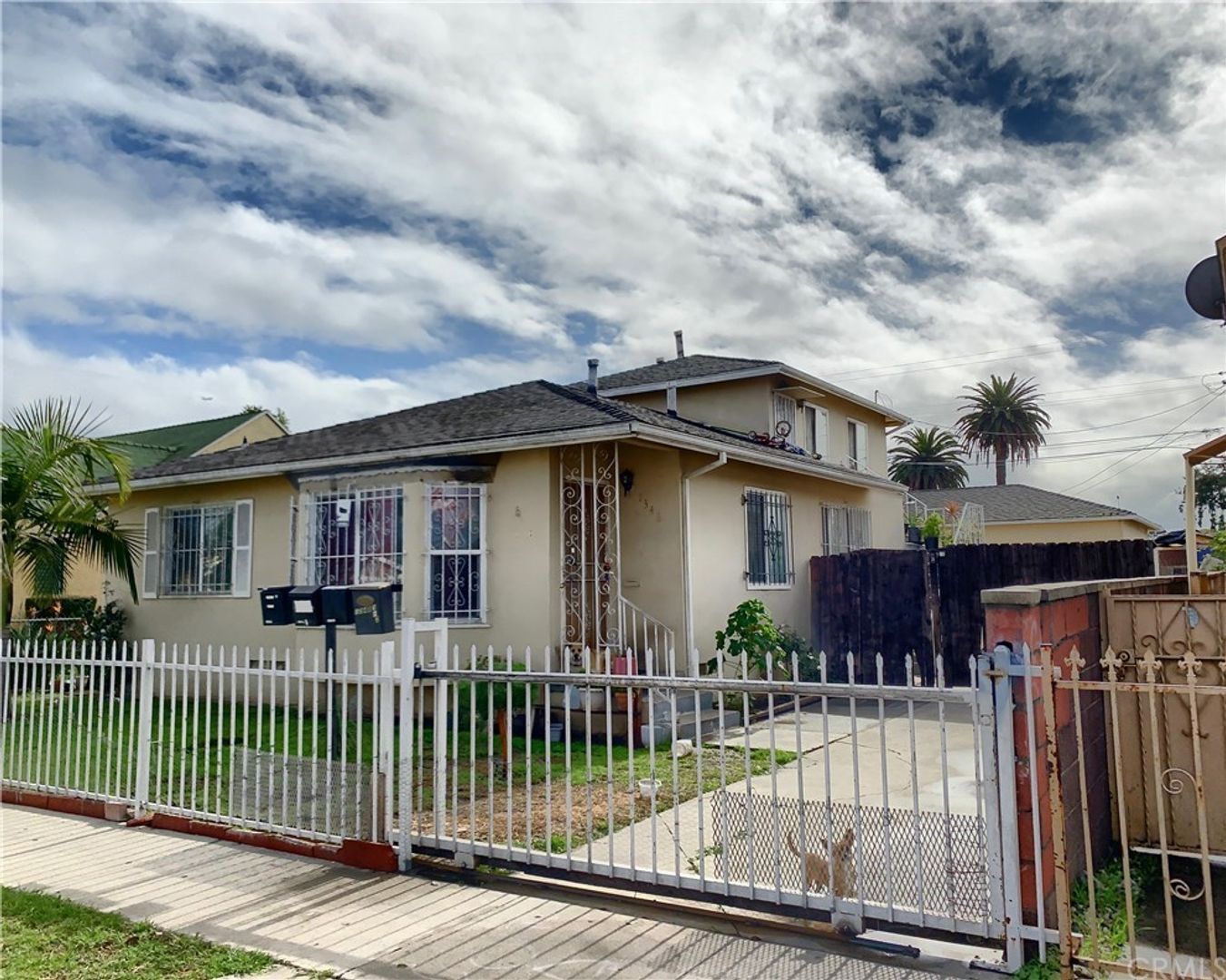 Los Angeles Apartment: W 83rd Pl