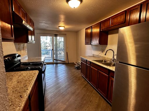 Move-In Ready! Recently Remodeled Upstairs 2 bedroom, 1 Bath Unit with Garage – photo 1