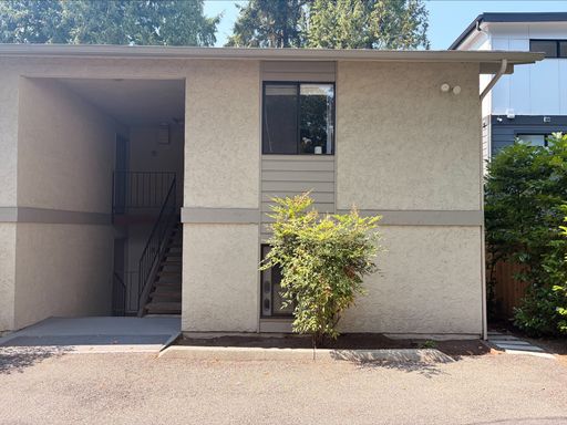 Beautiful Kirkland Top-Floor Unit Available! – photo 1