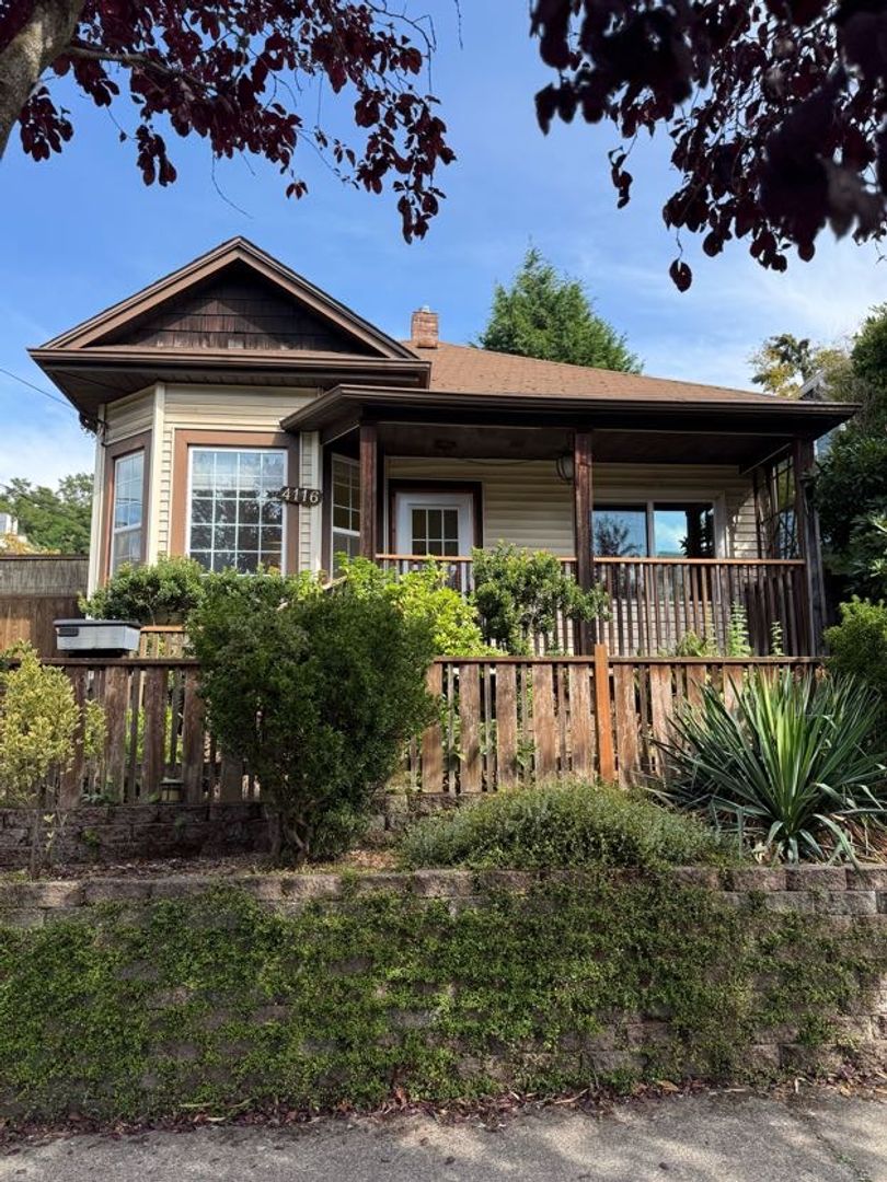Seattle House: 4116 25th Ave SW