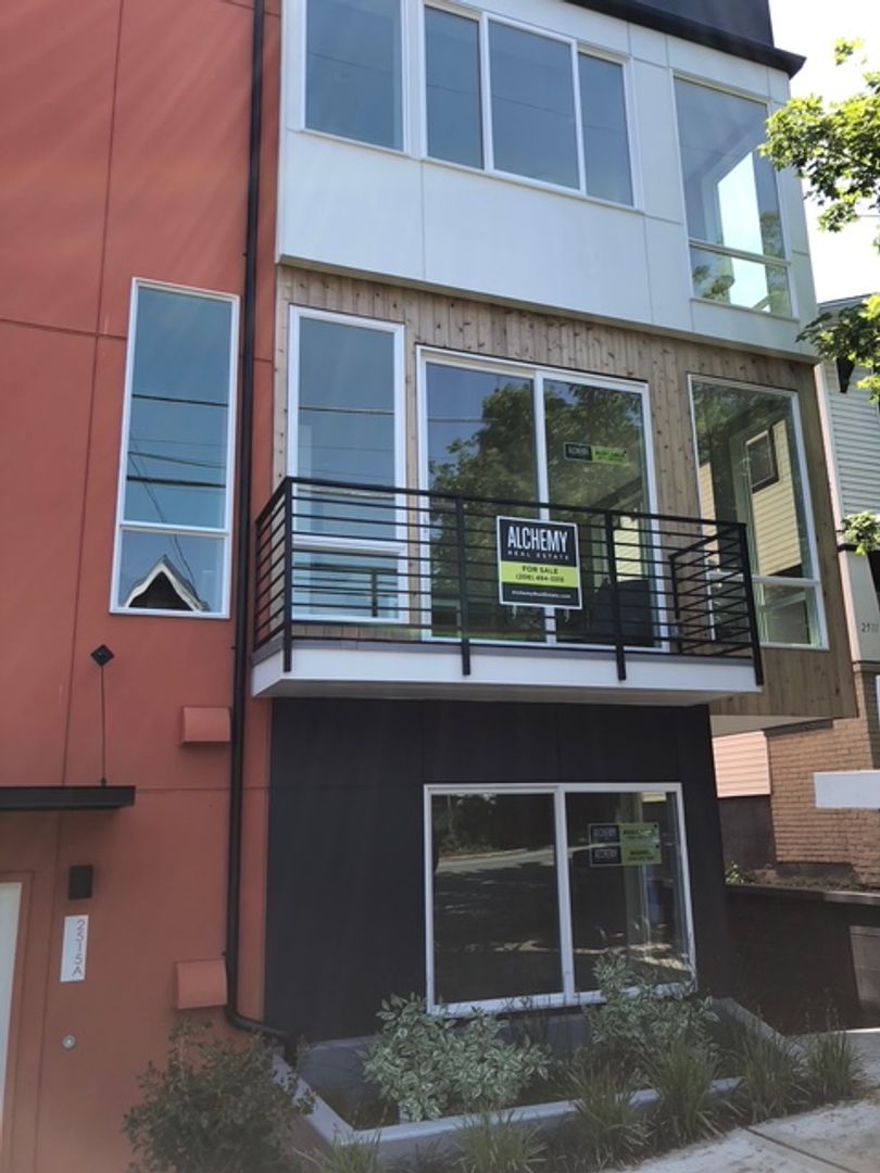 Seattle Townhome: 2515 A E Yesler Way - colletti