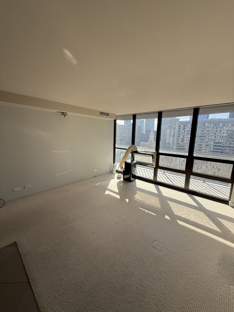 Chicago Apartment: 10 E Ontario St