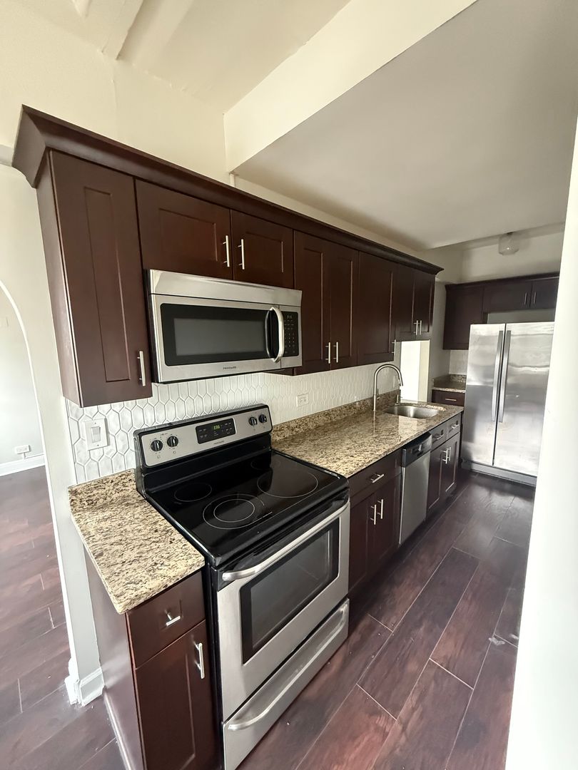 Chicago Apartment: 1211 N LaSalle Drive