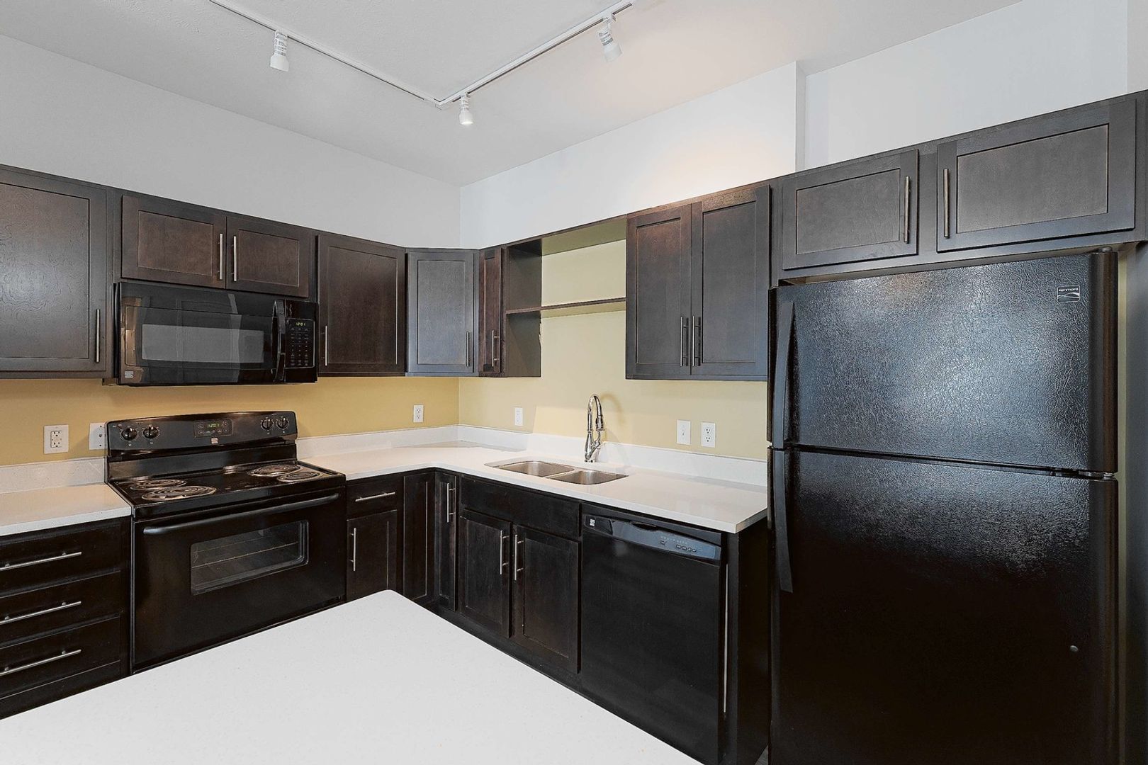 Mishawaka Apartment: 116 W Mishawaka Ave