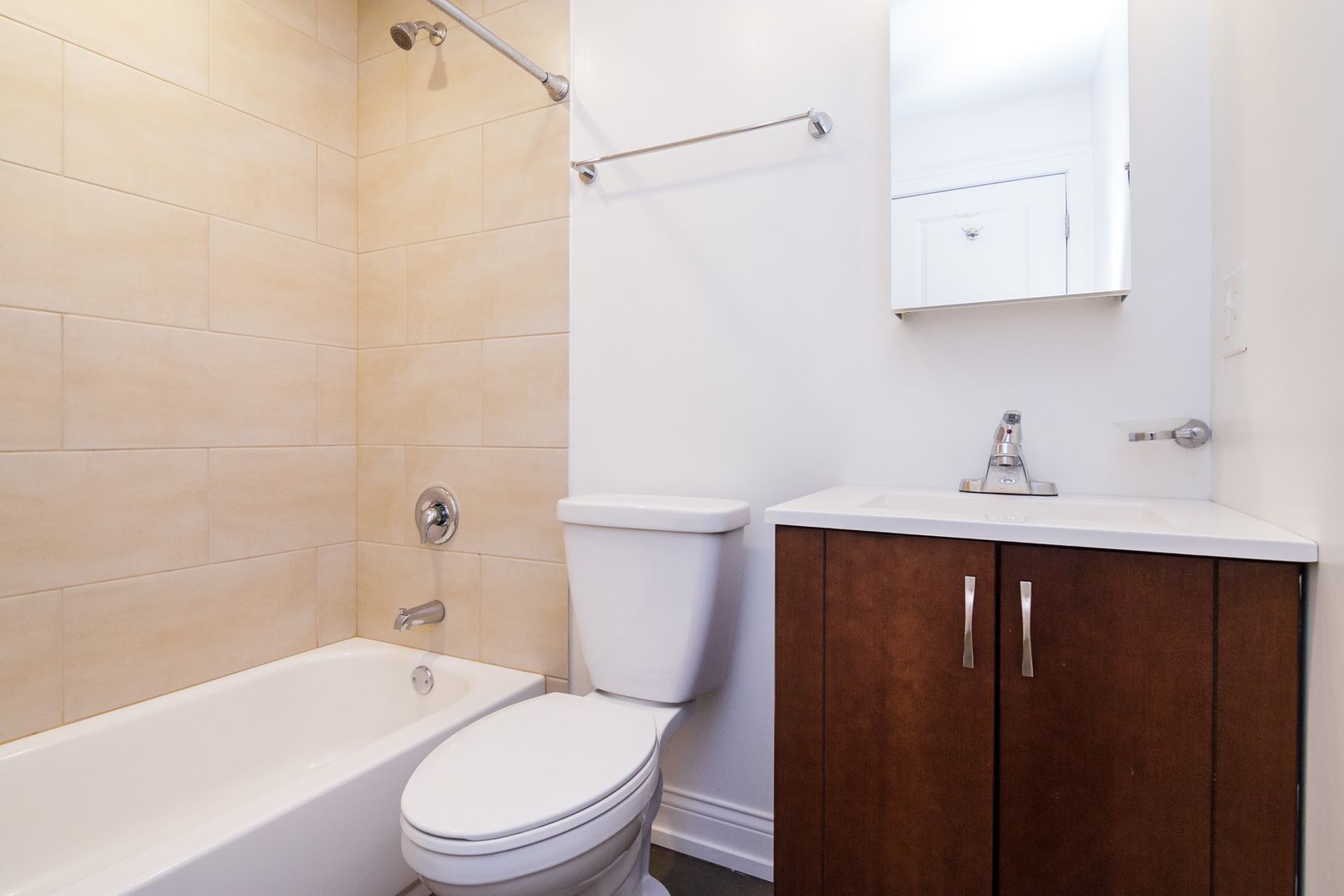 Chicago Apartment: 4050 N Milwaukee Ave.