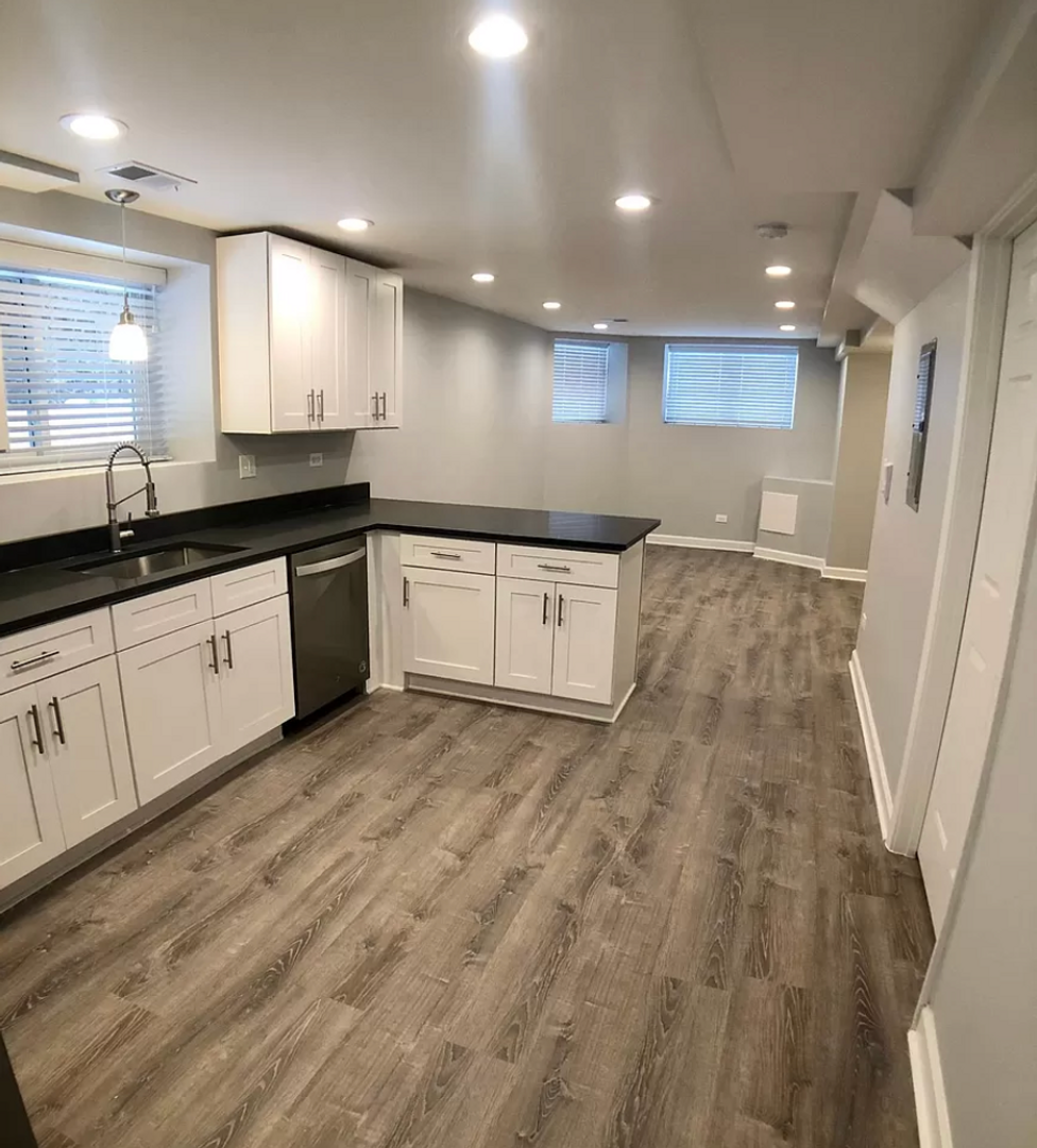Chicago Apartment: 2011 N California Ave