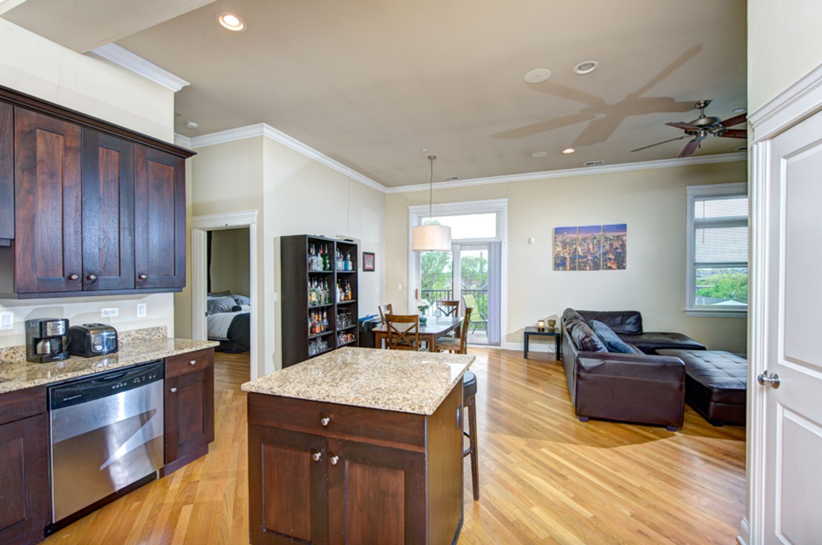 Chicago Apartment: 2730 N Ashland Ave
