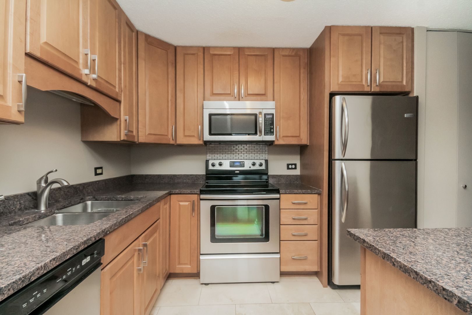 Chicago Apartment: 10 E Ontario St