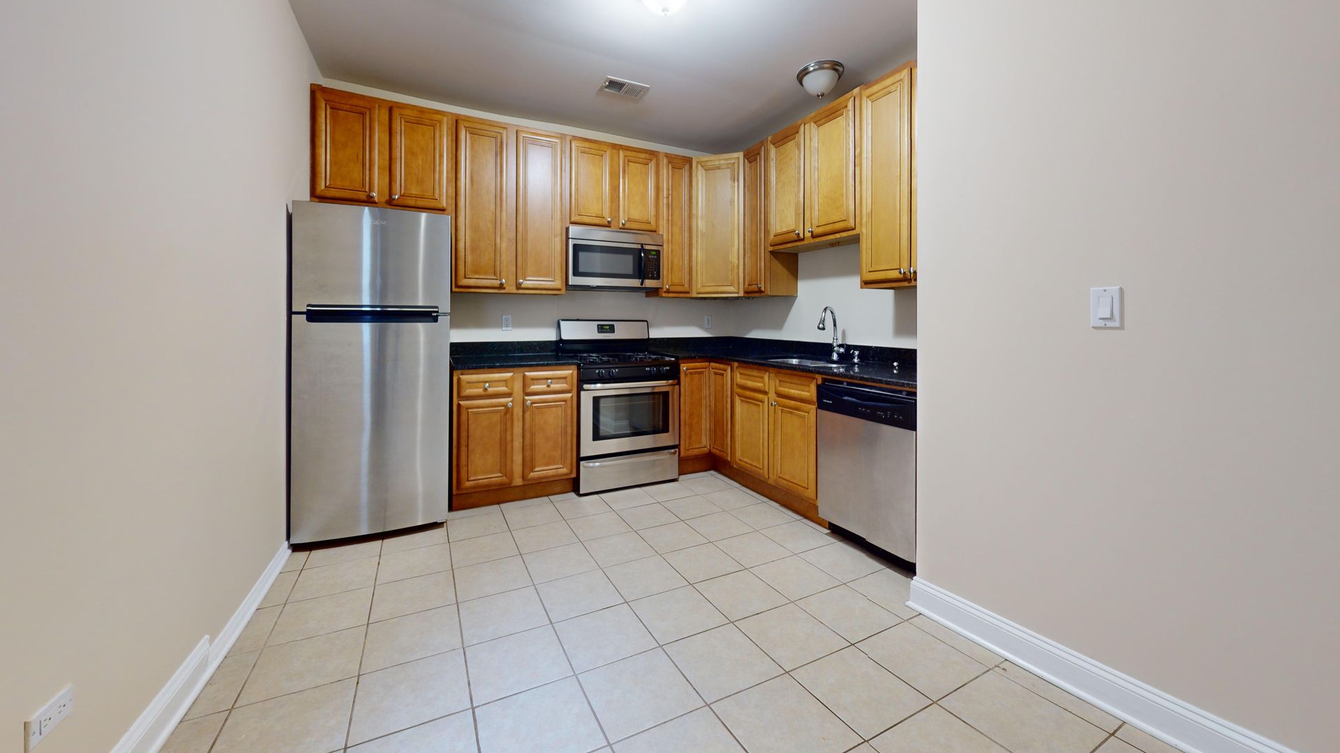 Chicago Apartment: 3508 W Cortland