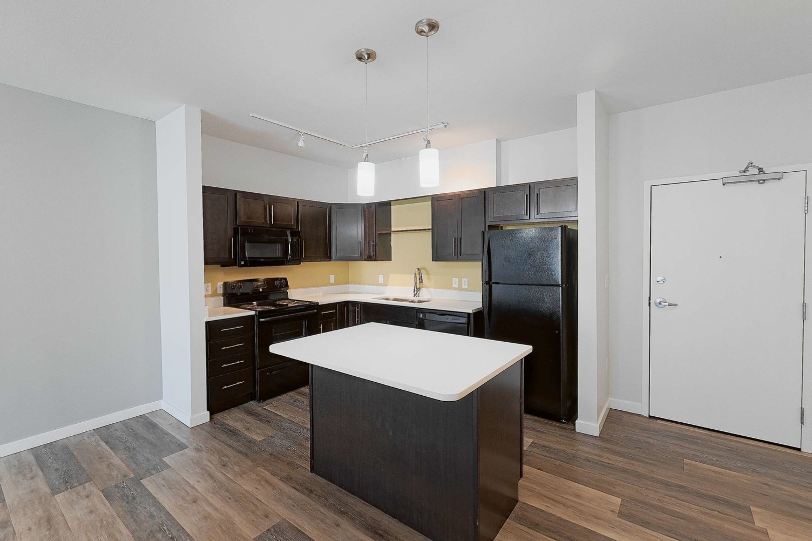 Mishawaka Apartment: 116 W Mishawaka Ave