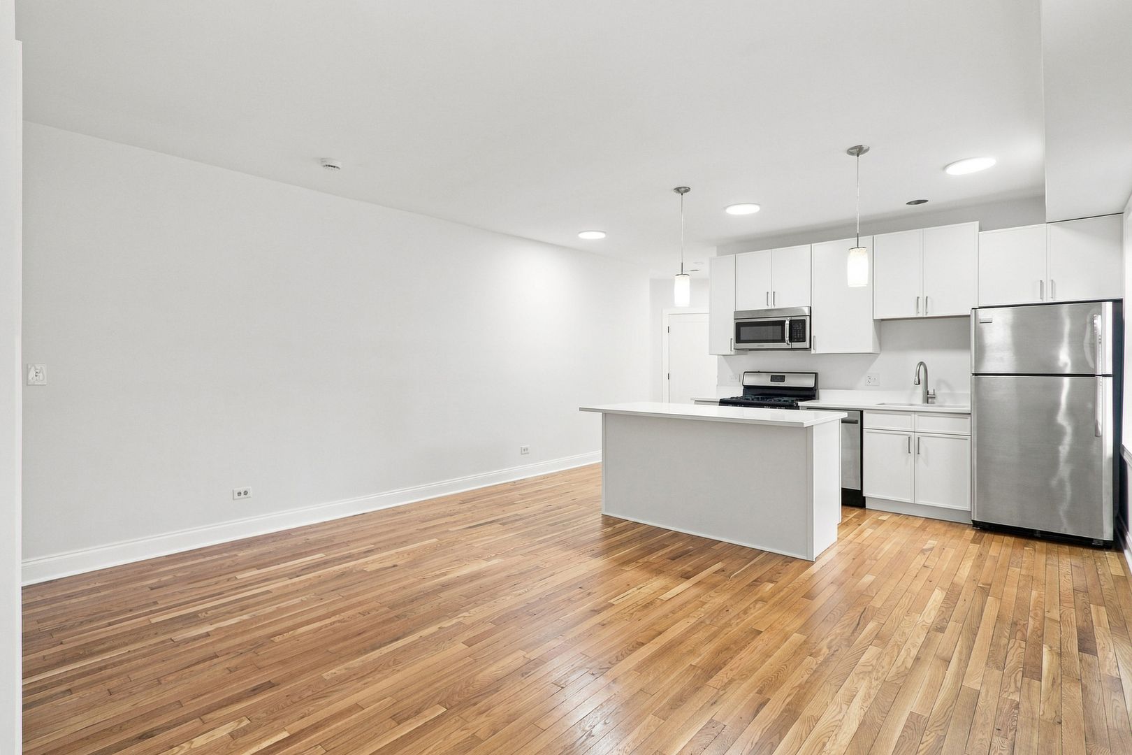Chicago Apartment: 3731 N Kimball Ave