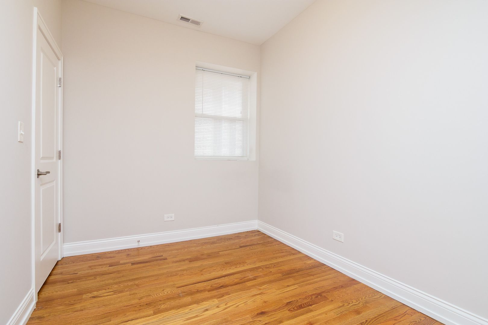 Chicago Apartment: 4050 N Milwaukee Ave.