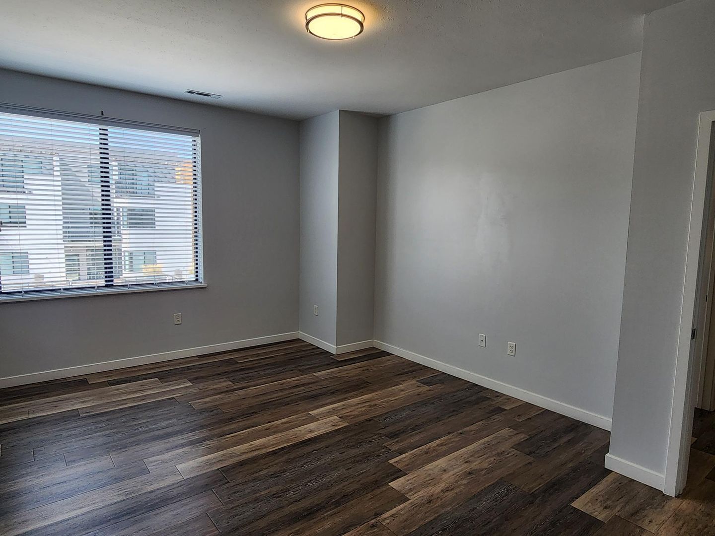 Mishawaka Apartment: 116 W Mishawaka Ave