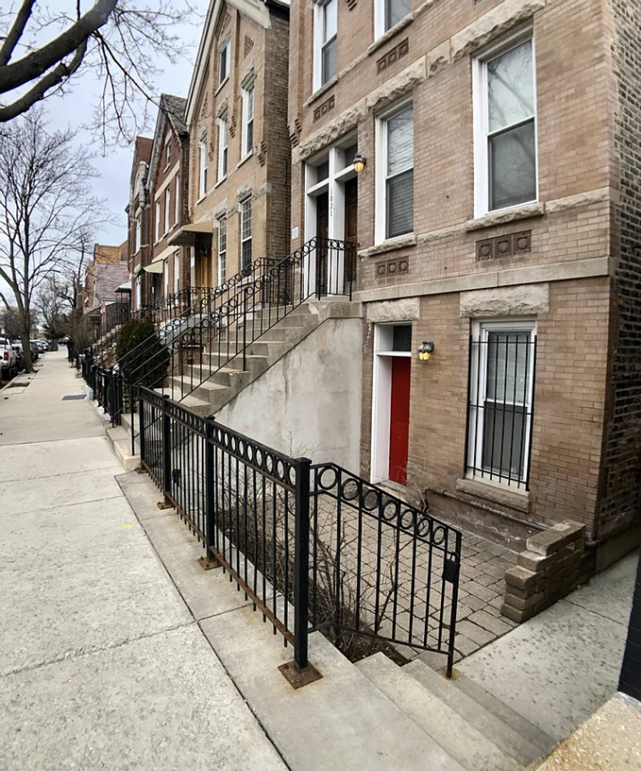 Chicago Apartment: 1821 N Hermitage Ave