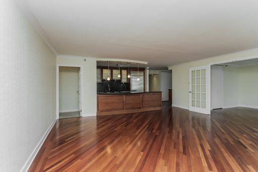 RENOVATED 2 BED 2 BATH WITH LAUNDRY IN UNIT, STEPS FROM CHICAGO RIVER – photo 1