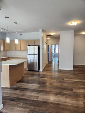Jade - 2 Bd/2 Ba - 1067 SqFt - beautiful courtyard view – photo 1
