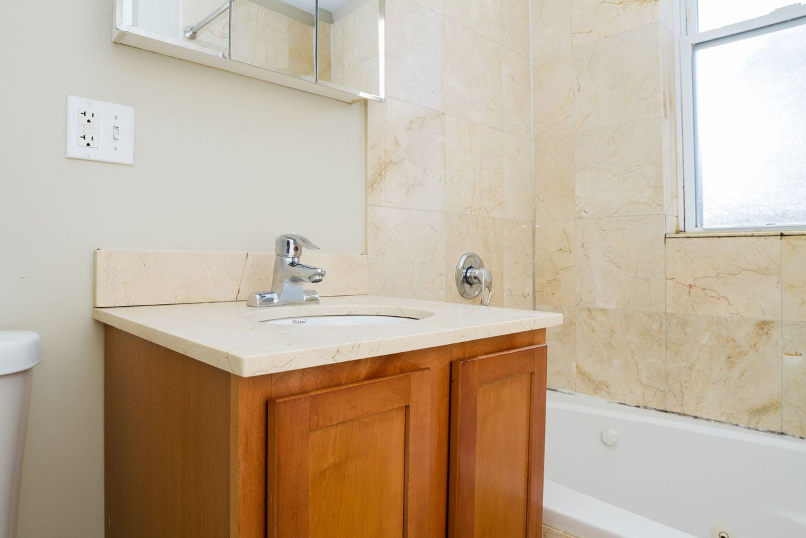 Chicago Apartment: 1638-46 W Greenleaf Ave