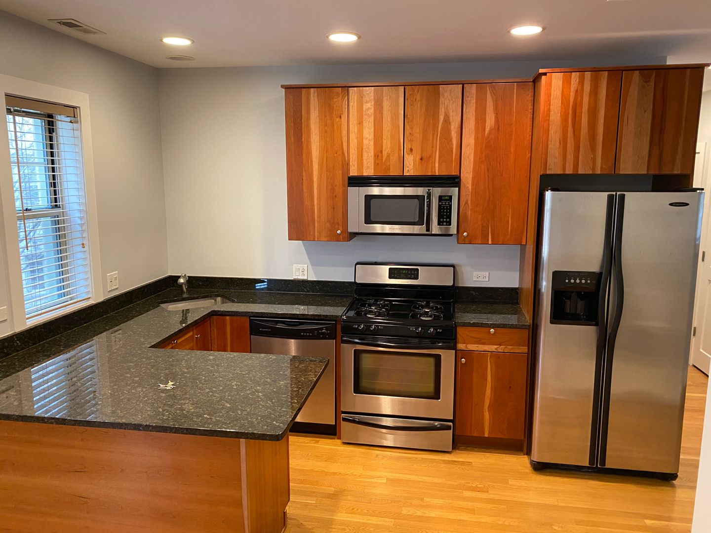 Chicago Apartment: 1446-1452 W Thorndale Ave