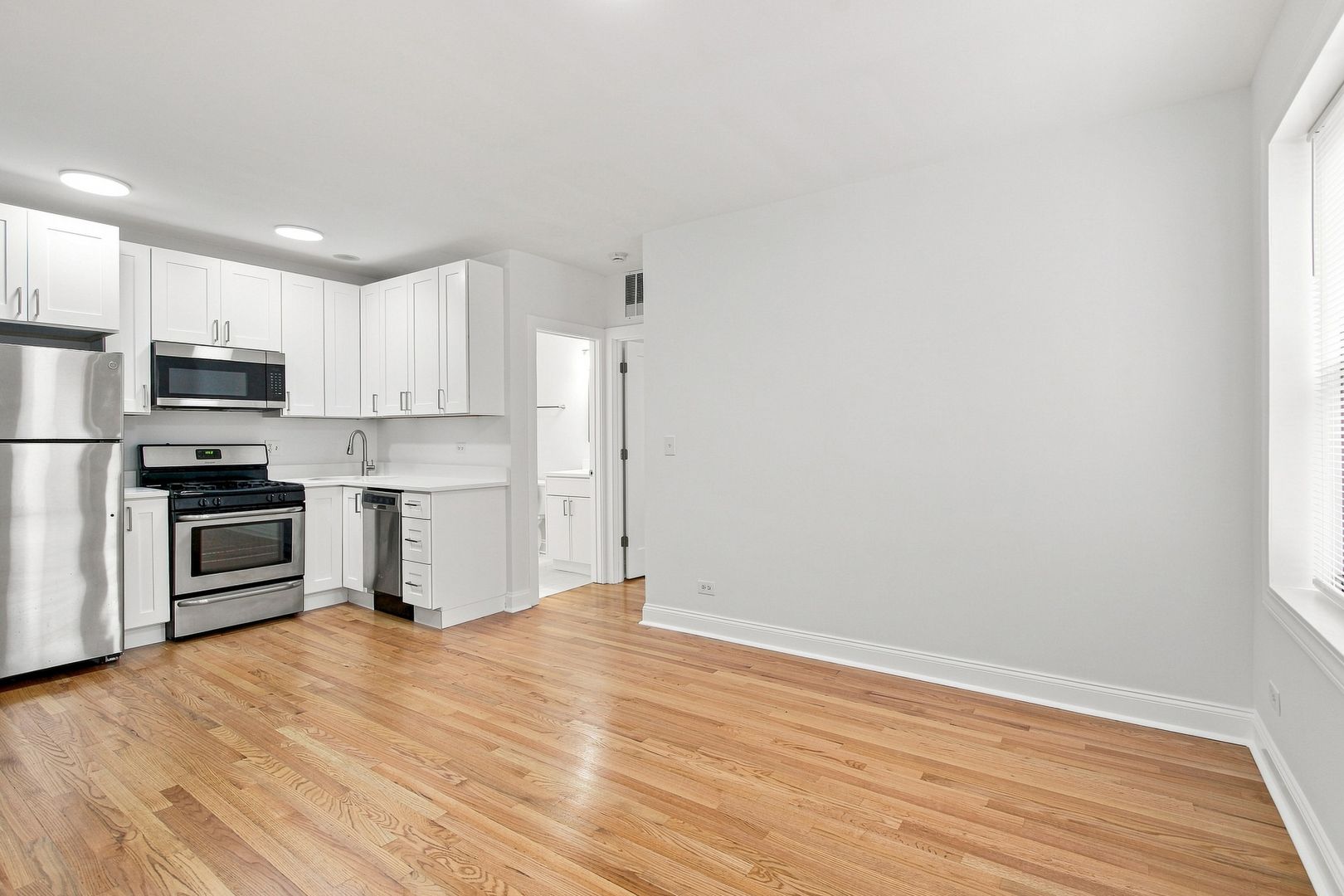 Chicago Apartment: 3731 N Kimball Ave