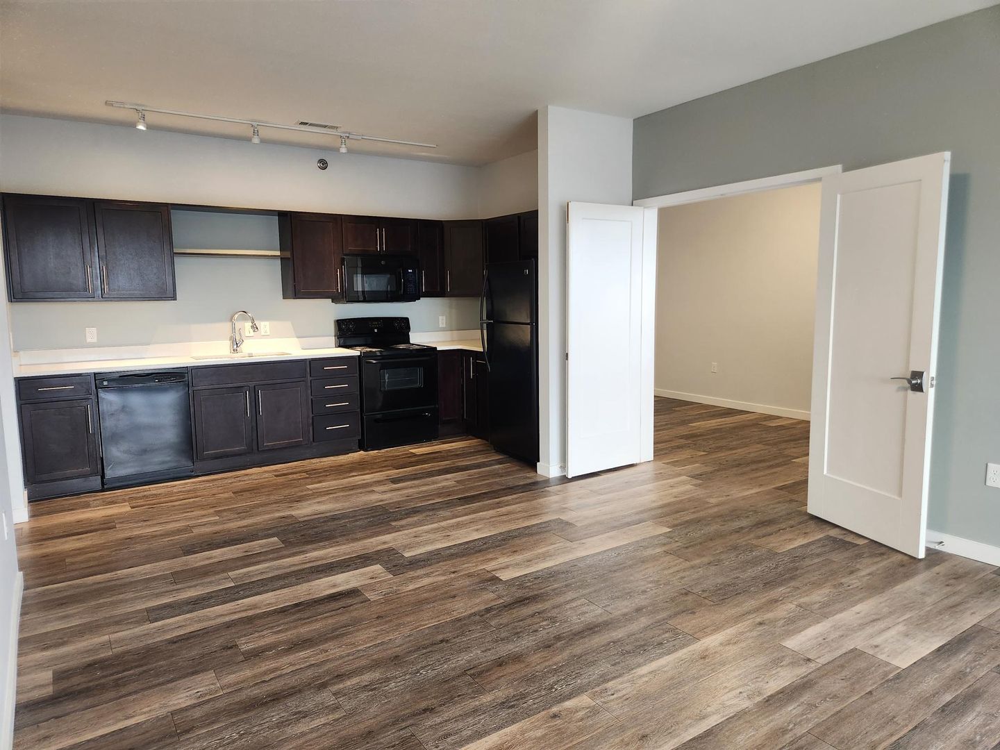 Mishawaka Apartment: 116 W Mishawaka Ave