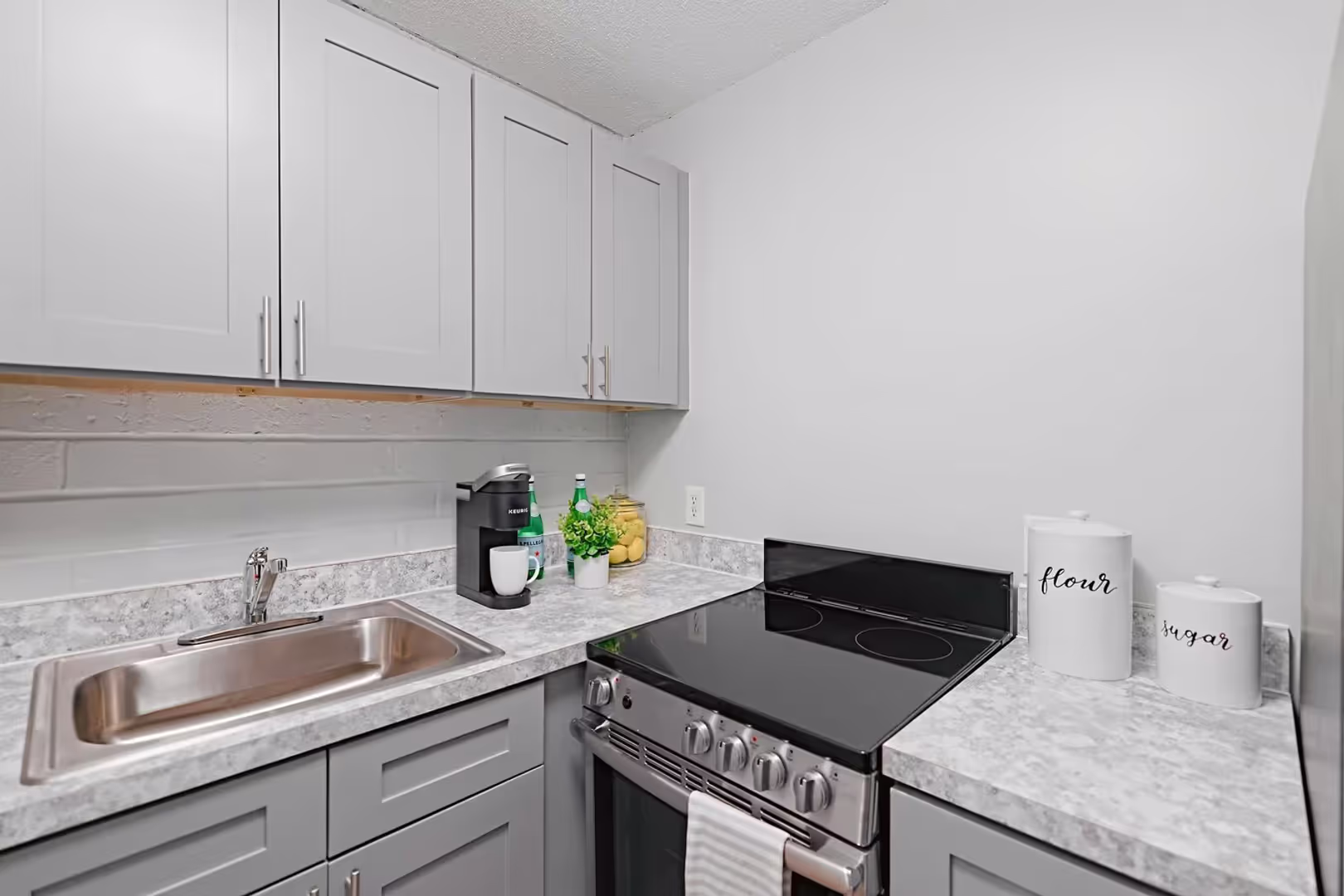 Peoria Apartment: 1505 N Peoria Avenue