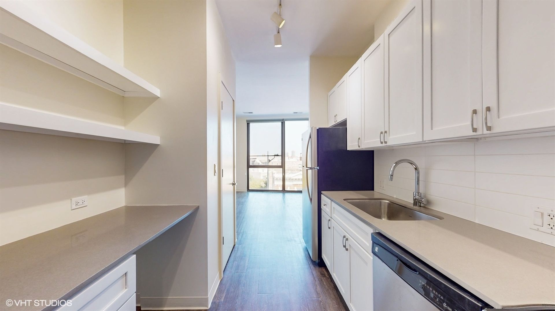 Chicago Apartment: 830 N Milwaukee Ave
