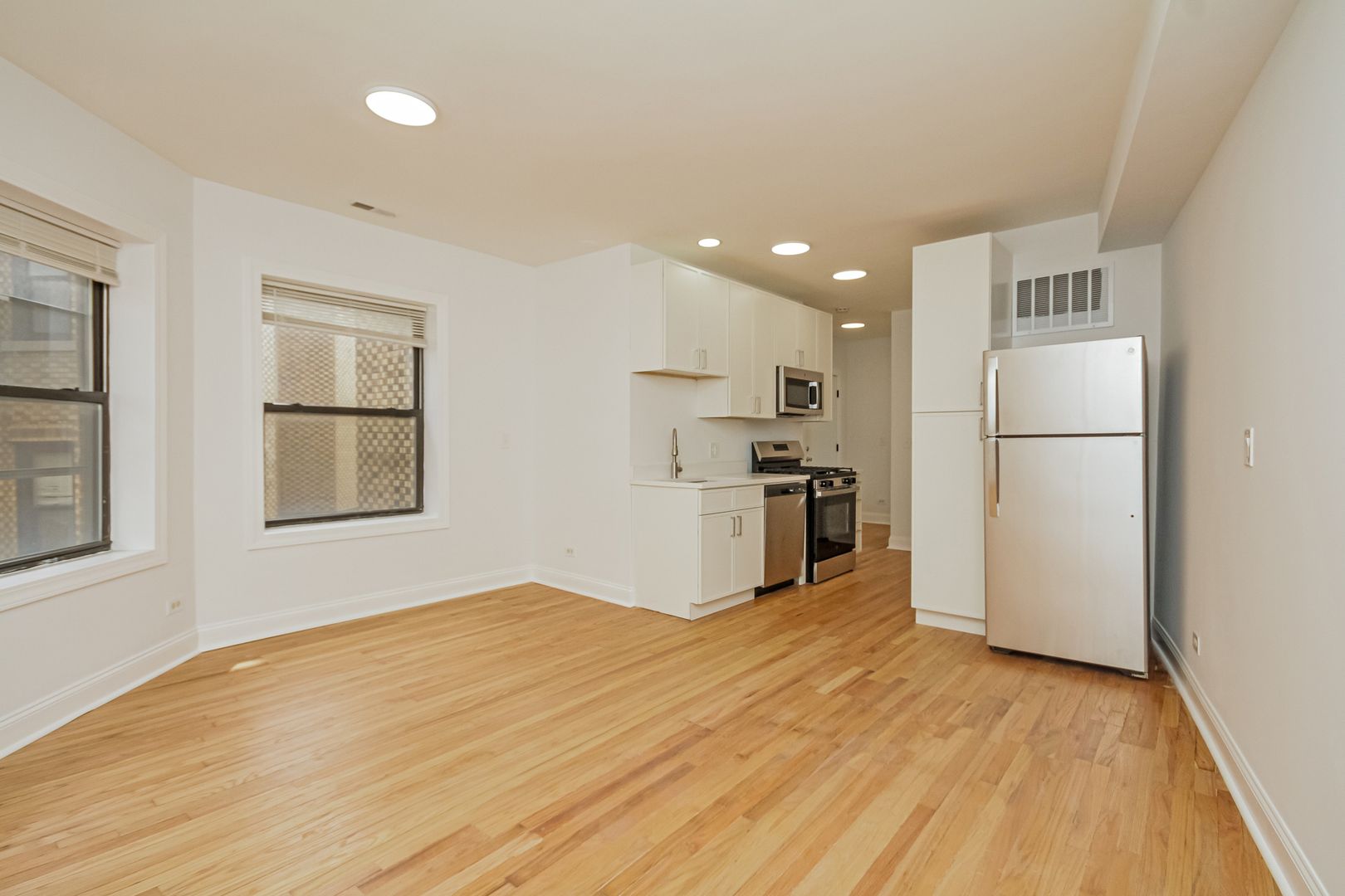 Chicago Apartment: 3731 N Kimball Ave