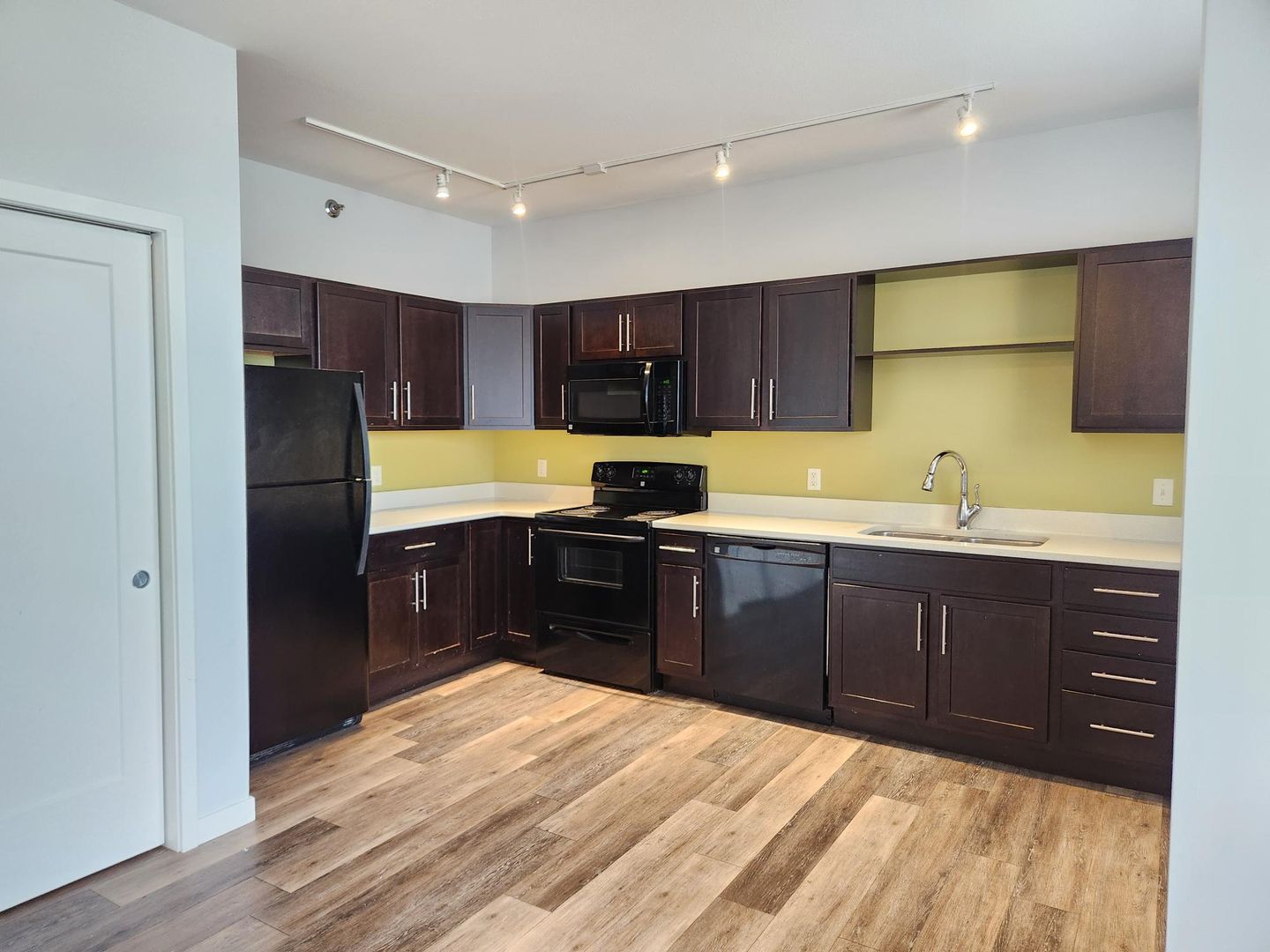 Mishawaka Apartment: 116 W Mishawaka Ave