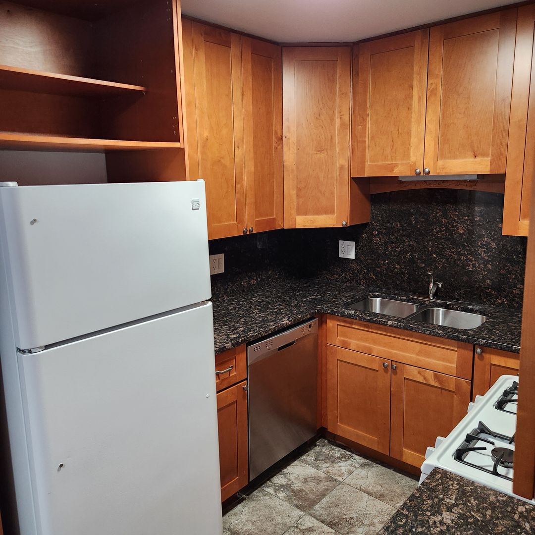 Downers Grove Apartment: 5202 Washington Street