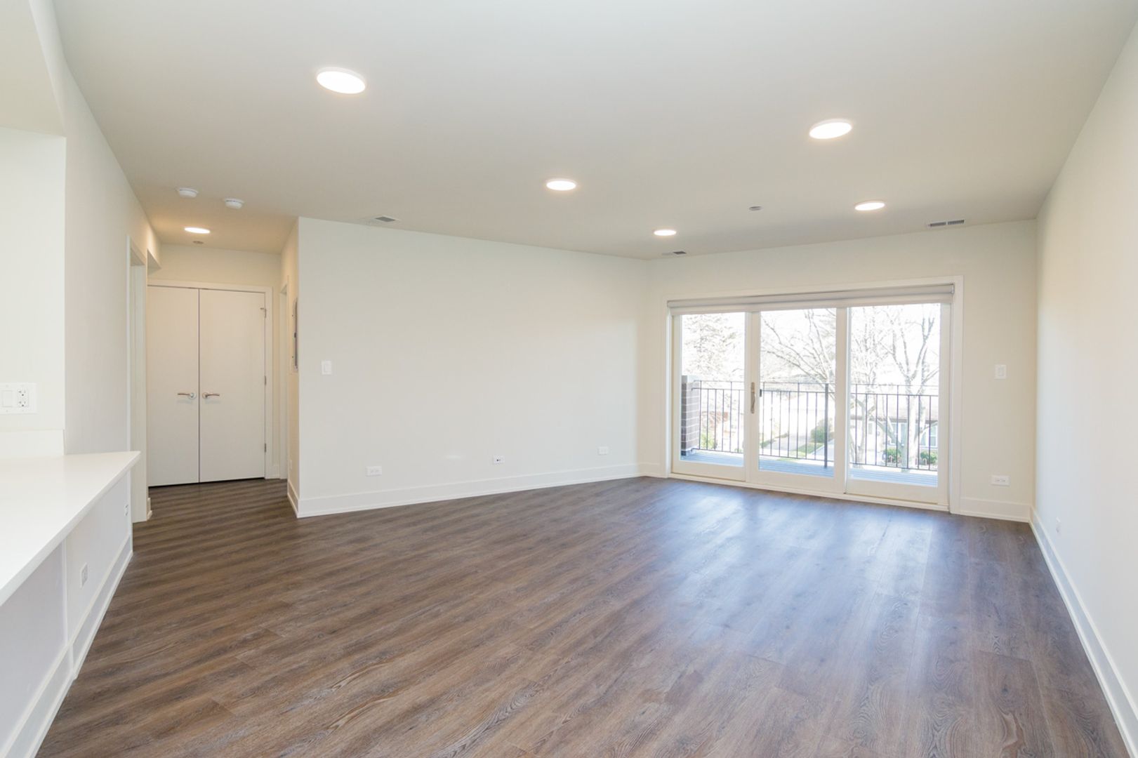 Park Ridge Apartment: 1212 Vine Ave